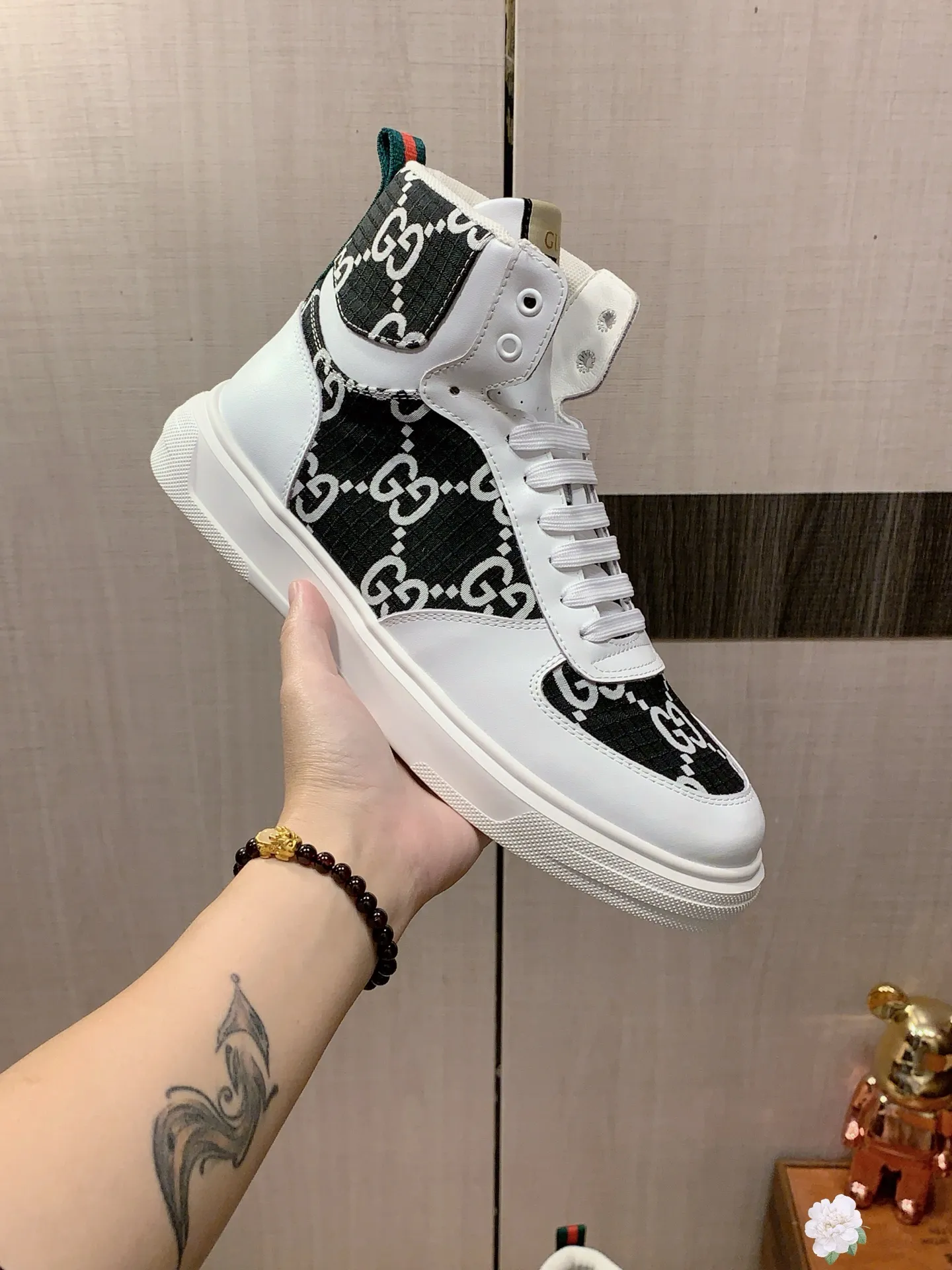 Men's men's shoes💰442💰💰🎩🎩[Lightning][Lightning] "Gucci*" latest • popular casual shoes, top brand [seduce] luxury ~ purchasing agency, top ~ quality. [Strong] The upper is made of imported breathable cowhide with fabric material ➕ Breathable sheepskin feet (•) and fine workmanship. The original stylish and stylish soft rubber wear-resistant and non-slip outsole is light and comfortable on the feet. The real thing looks better when photographed in person. 111: code: 38-44, 3️⃣ colors selected